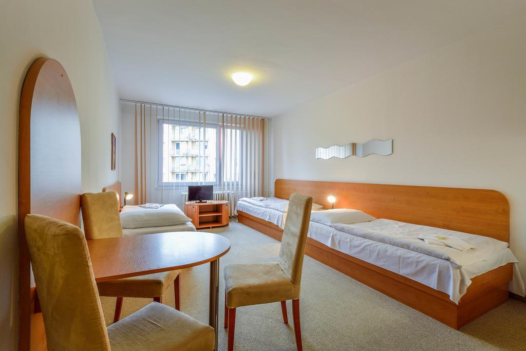 Hotel Arnost Garni Pardubice Exterior foto